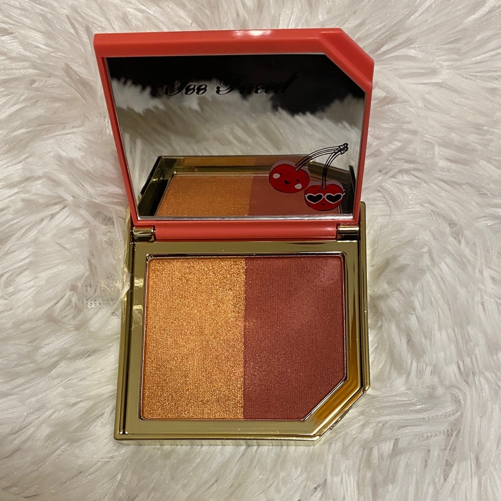 Too Faced Cherry Design Compact with Red and Gold - Picture 2 of 2